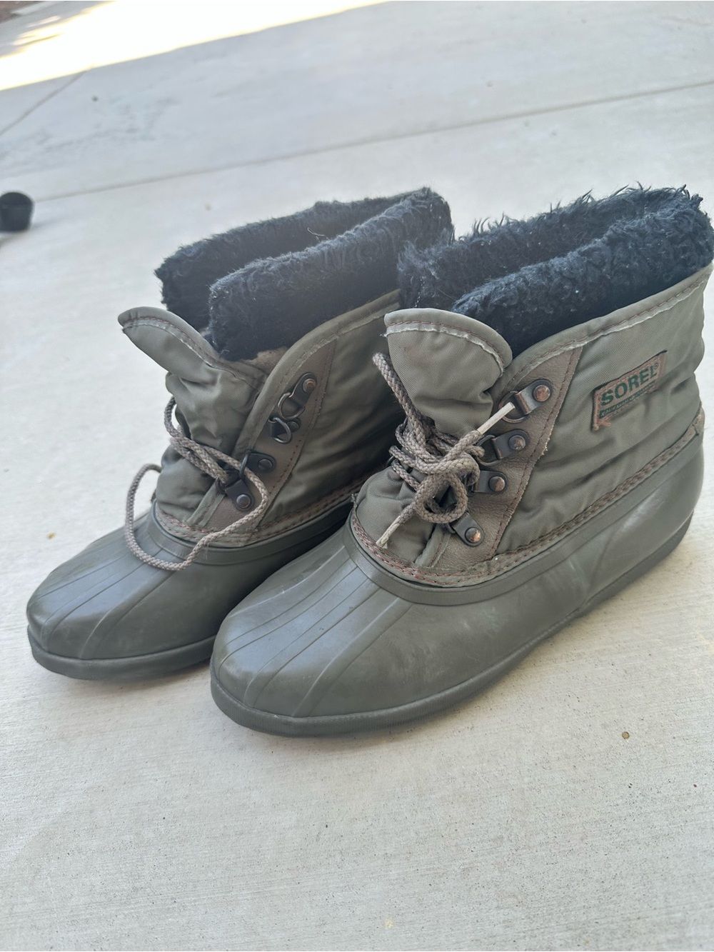 Sorel Kaufman Canada Insulated Winter Duck Boots Kids J6 / Women’s 8 Olive
